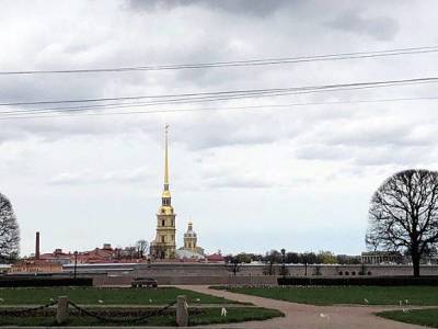 У Петропавловской крепости рассыпали «Серебряное ожерелье России»