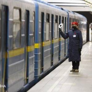 В Киеве ищут бомбу на центральной станции метро