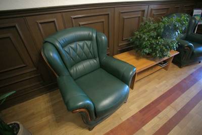 Жительница Екатеринбурга отсудила деньги за диван, который не подошел ей по размеру