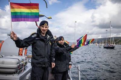 NRK (Норвегия): норвежский флот принял участие в гей-параде