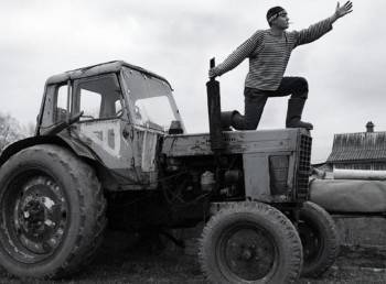 Пьяный вологжанин на тракторе гонял жителей по деревне - vologda-poisk.ru - Вологодская обл. - район Шекснинский