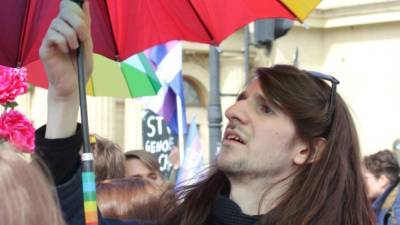 ЛГБТ-активисту назначили штраф и принудительное лечение за пост в соцсети