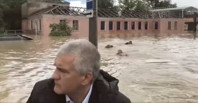 Коллаборационист "Гоблин" Аксенов в компании "сопровождения" поплавал улицами затопленной Керчи (ВИДЕО)
