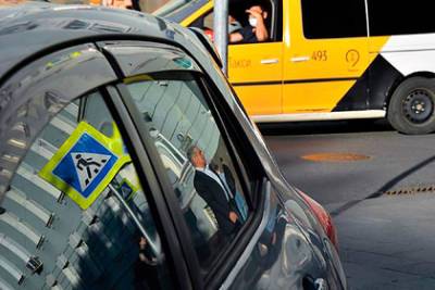 В Подмосковье невакцинированных водителей такси отключат от заказов