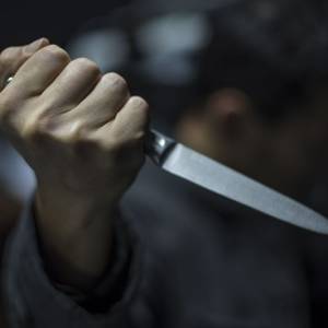 В Кирилловке отдыхающий напал с ножом на сотрудника кафе: пострадавший в реанимации