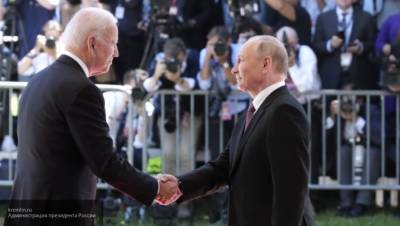 Политолог Марков рассказал, почему Байден поприветствовал Путина рукопожатием