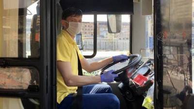 В Подмосковье запрещают работу водителям такси и автобусов, не сделавшим прививки