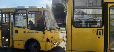 В Екатеринбурге 6-летняя девочка и двое взрослых пострадали в столкновении автобусов