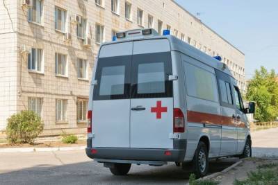 В Новгородские больницы завезли новые машины скорой помощи