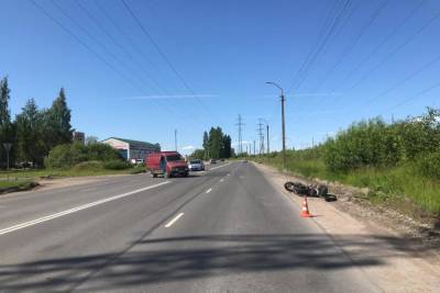 Водителя мотоцикла госпитализировали после ДТП на улице Инженерной в Пскове