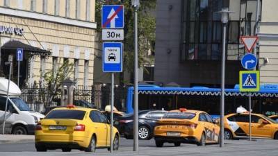 Таксистам с иностранными правами запретят работать в Москве