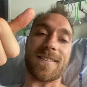 Упавшему в обморок датскому футболисту имплантируют кардиостимулятор