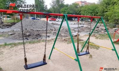 В Екатеринбурге энергетики требуют снести сотни детских площадок