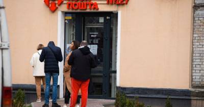 Показал документы и код: клиент заявил о краже последнего iPhone на "Новой почте" в Киеве