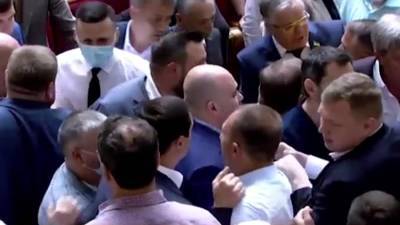 В Раде произошла потасовка из-за слов о расстреле оппозиционных депутатов