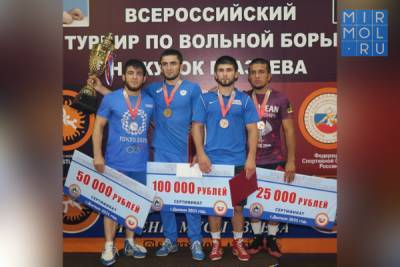 Всероссийский турнир по вольной борьбе «Кубок Мусы Азаева» провели в Казбековском районе