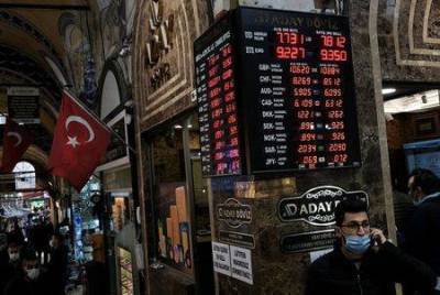 Центральный банк Турции сохранил ставку на уровне 19%, лира падает