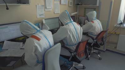 В Петербурге в день госпитализируют по 800 больных коронавирусом