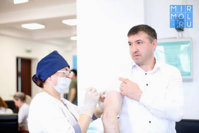 Сотрудники Минспорта Дагестана прошли первый этап вакцинации от коронавирусной инфекции