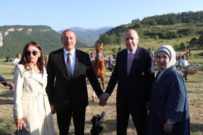 Эрдоган не исключает появления в Азербайджане турецкой военной базы