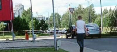 В Петрозаводске горожане пожаловались в полицию на мужчину, пытавшегося увести детей с детской площадки