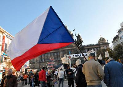 В Праге прошел митинг за выход Чехии из НАТО