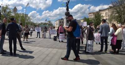 "Люди устали": медики взбунтовались в центре Харькова, кадры