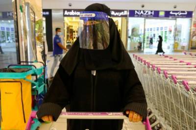 Незамужние женщины в Саудовской Аравии получили право жить и путешествовать самостоятельно