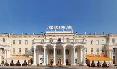 Власти Севастополя распорядились заселять в отели только привитых от коронавируса