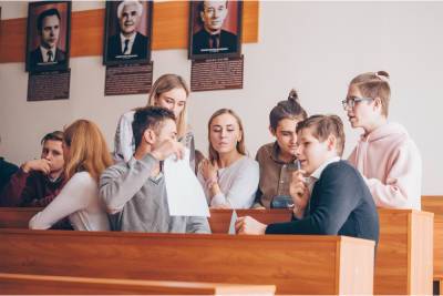 Студенту из Екатеринбурга повысили оценку, сниженную из-за цвета волос – Учительская газета