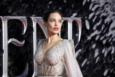 Анджелина Джоли - Галилео Галилей - Журналисты раскрыли значение новой татуировки Анджелины Джоли - lenta.ru - Нью-Йорк