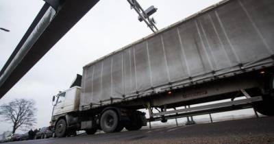 На трассах Калининградской области ограничат движение грузового транспорта из-за жары