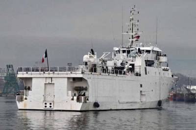 Французский военный корабль с экипажем в 200 человек вошел в Черное море