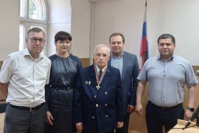 В Тверской области наградили ветерана судебной системы