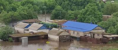 В Мариупольском районе прорвало плотину, затопило село (видео)