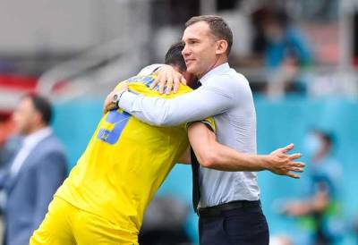 "Шева! Шева!": стадион в Бухаресте устроил овации тренеру сборной Украины