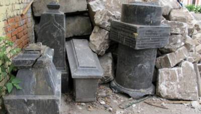 Турник на солдатских могилах: как московские власти уничтожают солдатское кладбище