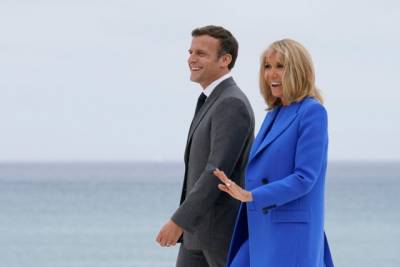 Необычное совпадение: жены политиков на саммите G7 выбрали синие наряды (ФОТО)