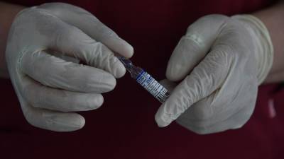 Вирусолог призвал россиян вакцинироваться и соблюдать все рекомендации