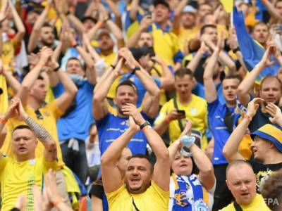 "Путин – х...йло!" Украинские болельщики спели песню о главе Кремля на матче Евро 2020 в Бухаресте. Видео