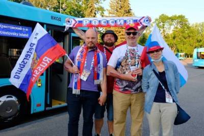 Болельщикам будут показывать новости в петербургских автобусах-шаттлах