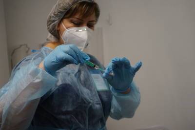 В России хотят разрешить прививаться от коронавируса беременным женщинам