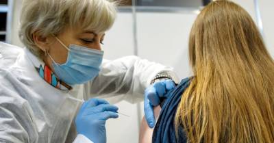 В трех торговых центрах Риги открываются пункты вакцинации от Covid-19