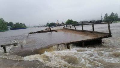Несколько мостов обрушилось в Забайкалье из-за вызванных ливнями паводков