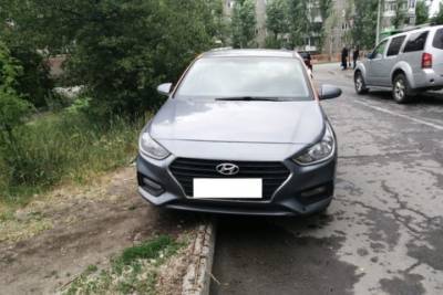 В Екатеринбурге автомобиль Hyundai сбил 10-летнюю девочку на самокате