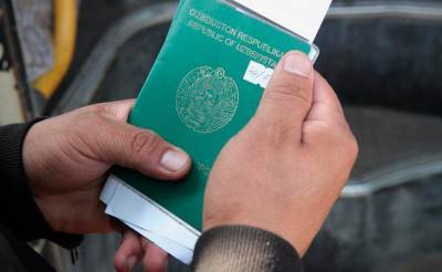 Узбекистанцы не обязаны оплачивать страховку при получении загранпаспорта или ID-карты