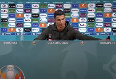 Посягнули на «святое»: в УЕФА запретили футболистам убирать бутылки во время пресс-конференций