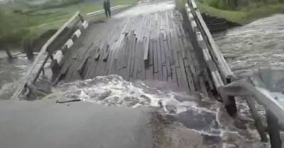 "Людей, как могут спасают": Забайкалье захлестнул мощный паводок, в 8 регионах введён режим ЧС