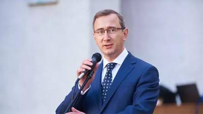 Губернатора Калужской области госпитализировали с COVID-19