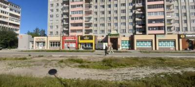 Незаконный ларек-фургон исчез с улицы Петрозаводска